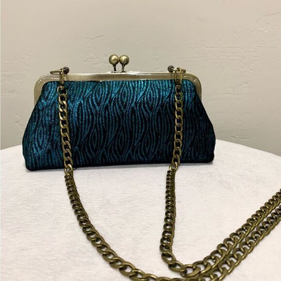 Handmade Real hair-on-cowhide Pattern Printed Kisslock Clutch/Crossbody - Picture 7 of 15